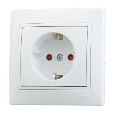 Розетка с защитой от детей Lezard MIRA 701-0202-124 B цвет белый